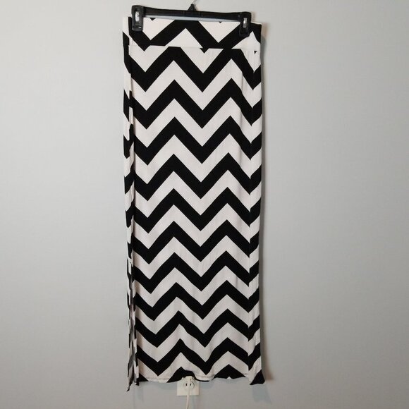 A.N.A Black & White Chevron long Maxi Skirt Small - Picture 1 of 4